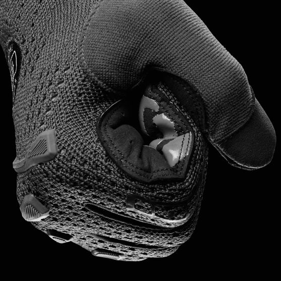 flexible Rip_Knit upper hand