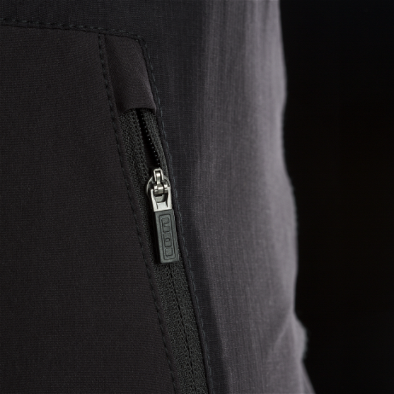 1 zip front pocket