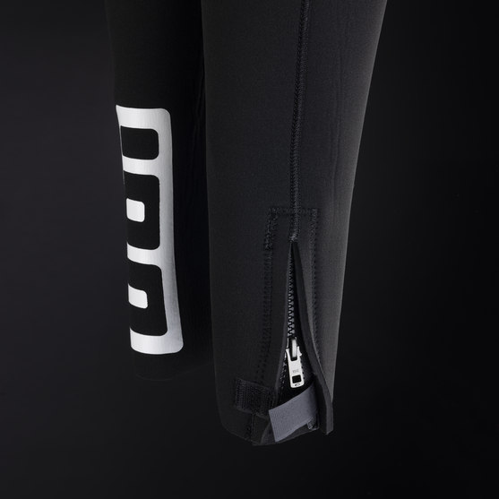 Zipper at legs (youth size only)