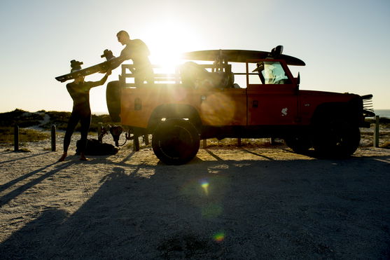 ION_Water_Sweater-Poncho-Longsleeve_Action-Shots_2