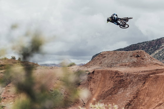 ION_Bike_Tee-SS-Scrub_Action-Shots_1