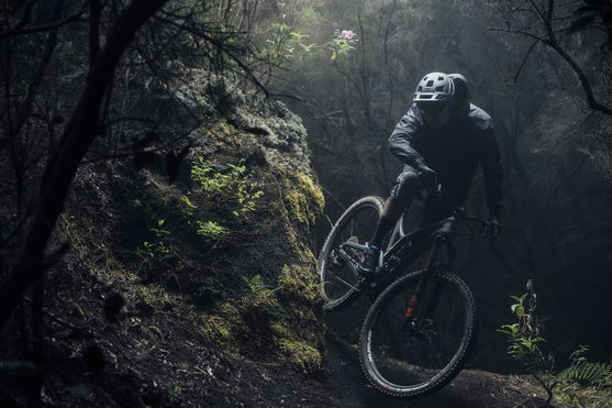 ION_Bike_Rain-Jacket-Shelter_Action-Shots_1