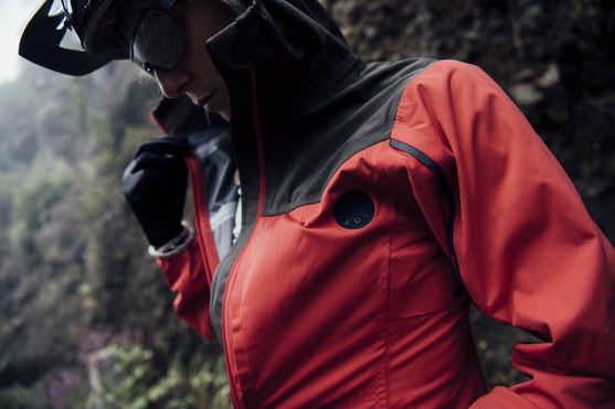 ION_Bike_3-Layer-Jacket-Scrub-AMP-WMS_Action-Shots_3