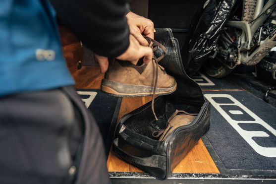 ION_Bike_Bag-Universal-Shoe-Bag_Action-Shots_1