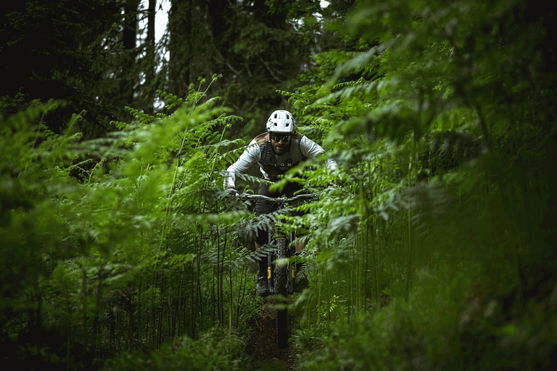 ION_Bike_Tee-LS-Scrub-Mesh_ine_Action-Shots_3