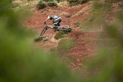 ION Bike K-Sleeve Amp knee pads during mountain biking on red rock terrain
