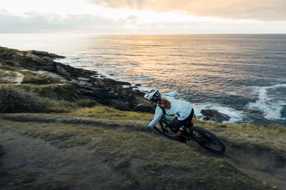 ION_Bike_Tee-LS-Scrub-AMP-WMS_Action-Shots_1