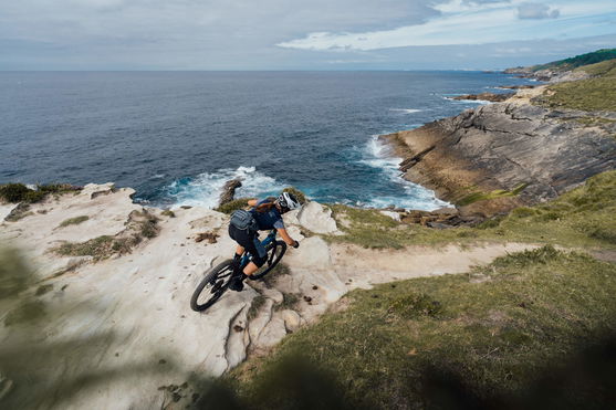 ION_Bike_Tee-Half-Zip-SS-Traze-VENT-WMS_Action-Shots_1