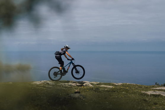 ION_Bike_Tee-Half-Zip-SS-Traze-VENT-WMS_Action-Shots_2