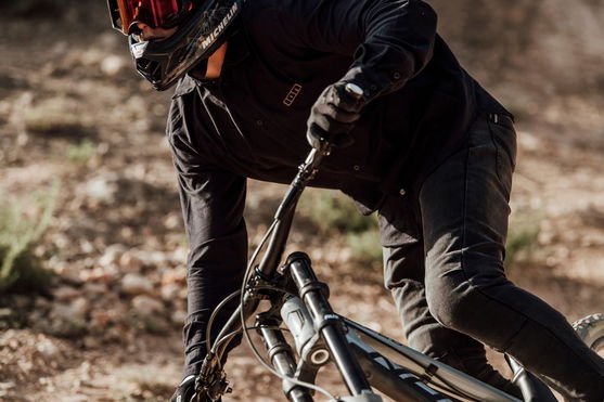 ION_Bike_Bike-Jersey-Seek-Amp-LS-men_Action-Shots_1