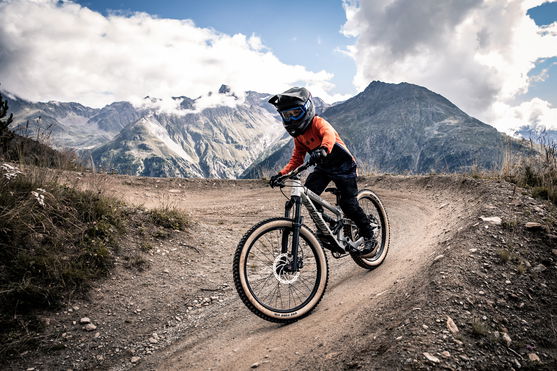 ION_Bike_Bikepants-Scrub-Mesh_ine-Youth_Action-Shots_1