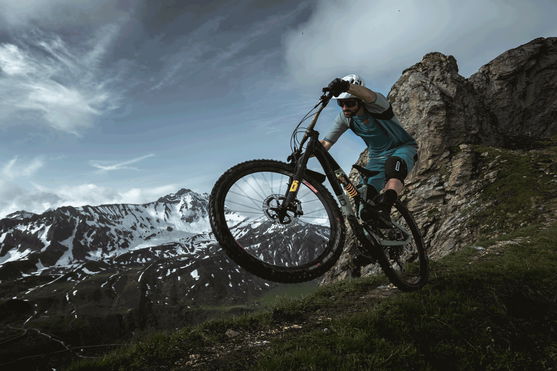 ION_Bike_Tee-LS-Scrub-AMP_Action-Shots_1