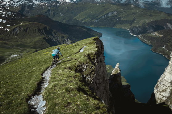 ION_Bike_Tee-LS-Scrub-AMP_Action-Shots_3