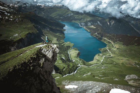 ION_Bike_Tee-LS-Scrub-AMP_Action-Shots_4