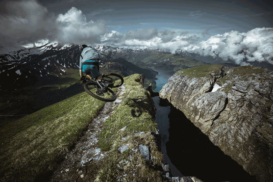 ION_Bike_Tee-LS-Scrub-AMP_Action-Shots_2