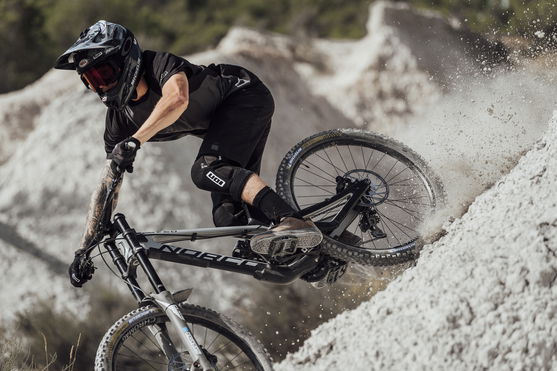 ION_Bike_Gloves-Seek-Amp-unisex_Action-Shots_4