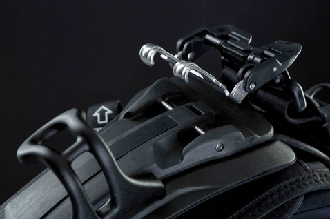 ION Spectre spreader bar kite in nero con gancio a sgancio rapido, vista dettaglio