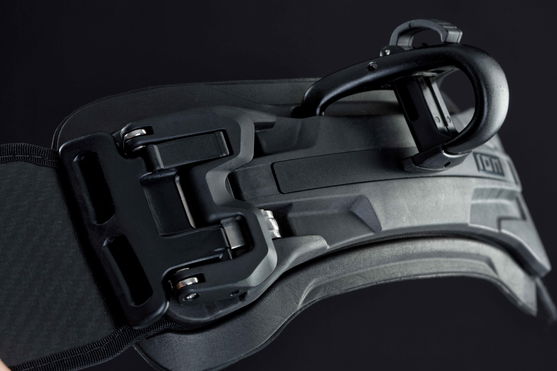 ION_Water_Spreader-Bar-Kite-Spectre-Quicklock_Action-Shots_1