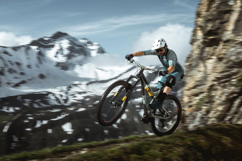 ION Rascal Select BOA bike shoes during mountain biking on an alpine trail