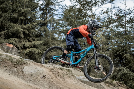 ION_Bike_Tee-LS-Scrub-Amp-Mesh_ine-Youth_Action-Shots_1