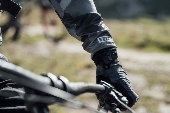 ION_Bike_Jersey-Traze-Amp-LS-AFT-men_Action-Shots_3