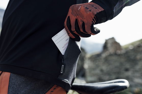 ION_Bike_Jersey-Traze-Amp-LS-AFT-men_Action-Shots_7