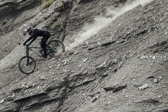 ION_Bike_Pants-Scrub-Amp-BAT-unisex_Action-Shots_1