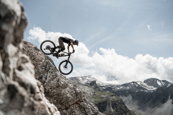 ION_Bike_Shorts-Scrub-men_Action-Shots_1