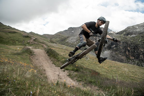 ION_Bike_Shorts-Scrub-men_Action-Shots_2