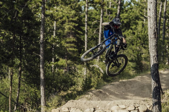 ION_Bike_Jersey-Scrub-Amp-LS-3/4-men_Action-Shots_4