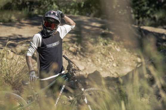 ION_Bike_Jersey-Scrub-Amp-LS-3/4-men_Action-Shots_2