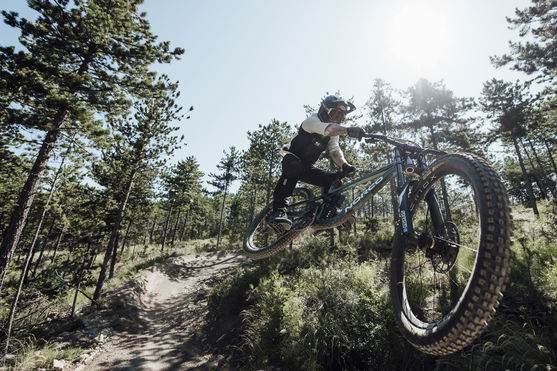 ION_Bike_Jersey-Scrub-Amp-LS-3/4-men_Action-Shots_3