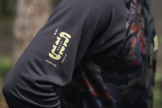 ION_Bike_Jersey-Scrub-LS-men_Action-Shots_3