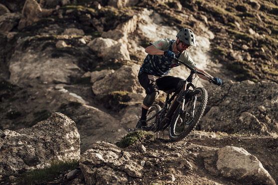 ION_Bike_Jersey-Scrub-SS-men_Action-Shots_7