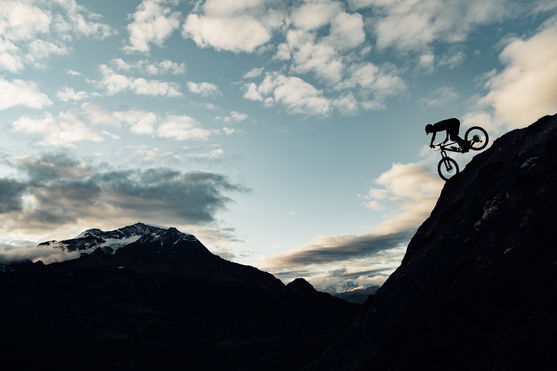 ION_Bike_Bike-Shorts-Logo-Plus-men_Action-Shots_1