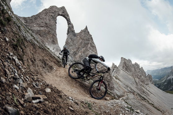 ION_Bike_Jersey-Traze-Amp-LS-AFT-women_Action-Shots_3