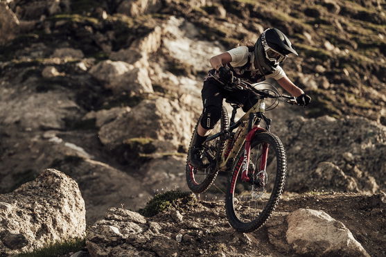 ION_Bike_Shorts-Scrub-women_Action-Shots_1