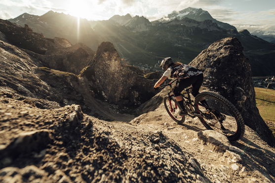 ION_Bike_Shorts-Scrub-women_Action-Shots_2