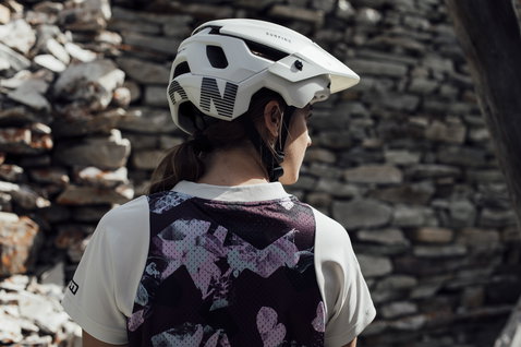ION Scrub SS women's cycling jersey in dark charcoal abstract print for mountain biking