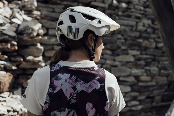 ION_Bike_Jersey-Scrub-SS-women_Action-Shots_4