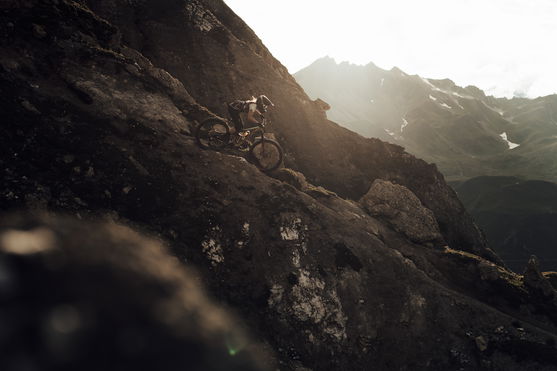 ION_Bike_Jersey-Scrub-SS-women_Action-Shots_2