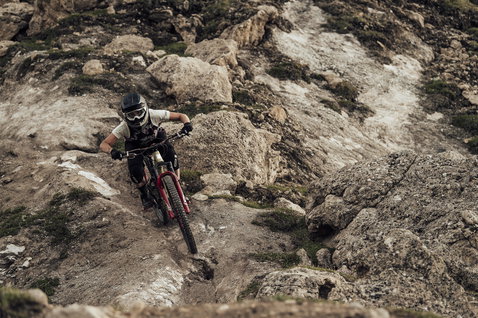 ION Bike Scrub SS women's cycling jersey in sand beige during enduro mountain biking on a rocky alpine trail
