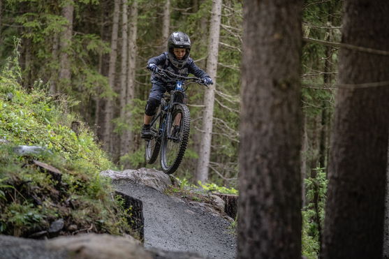 ION_Bike_Shorts-Scrub-Amp-youth_Action-Shots_2