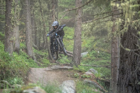 ION_Bike_Pants-Scrub-Amp-BAT-youth_Action-Shots_4