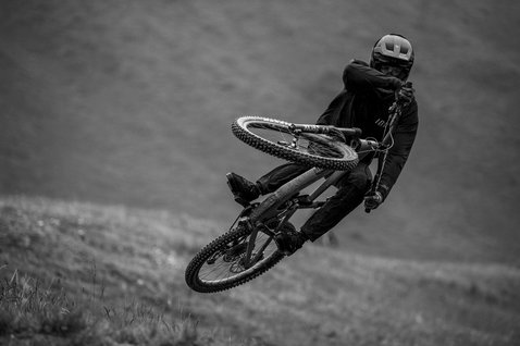 ION Shelter 4W Softshell cycling pants men in black during mountain biking on a hillside