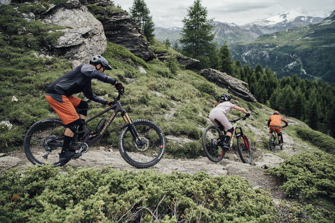 ION K-Lite knee pads during enduro mountain biking on an alpine trail