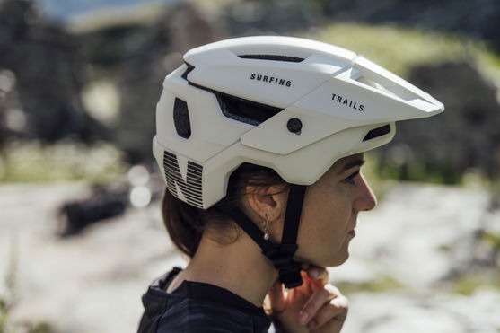 ION_Bike_Helmet-Traze-Amp-MIPS-US/CPSC-unisex_Action-Shots_1