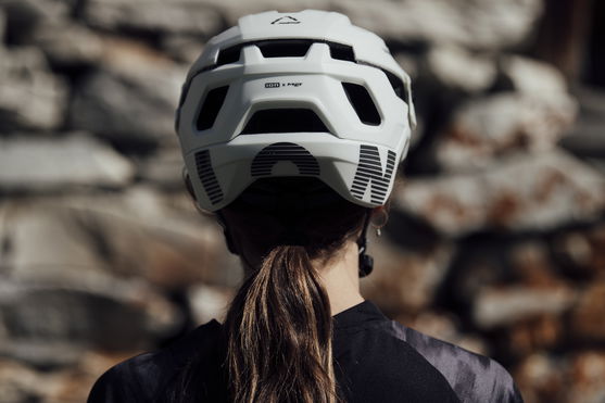 ION_Bike_Helmet-Traze-Amp-MIPS-US/CPSC-unisex_Action-Shots_3