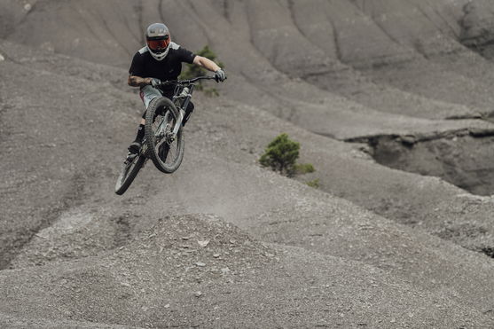 ION_Bike_Helmet-Scrub-Amp-AU/AS-NZS-unisex_Action-Shots_1