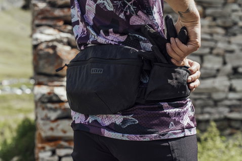 ION Bike Traze hip bag 1L in black during mountain biking in alpine terrain